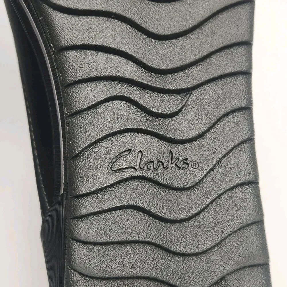 Clarks Collection Boots Black Waterproof Zip Women Sz 7.5 Duck Muck Ankle Flat